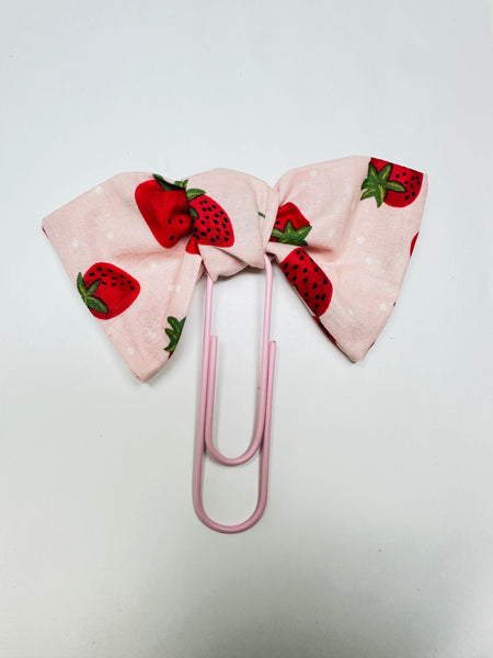 Strawberry 🍓 paper clips