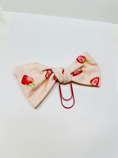 Strawberry 🍓 paper clips